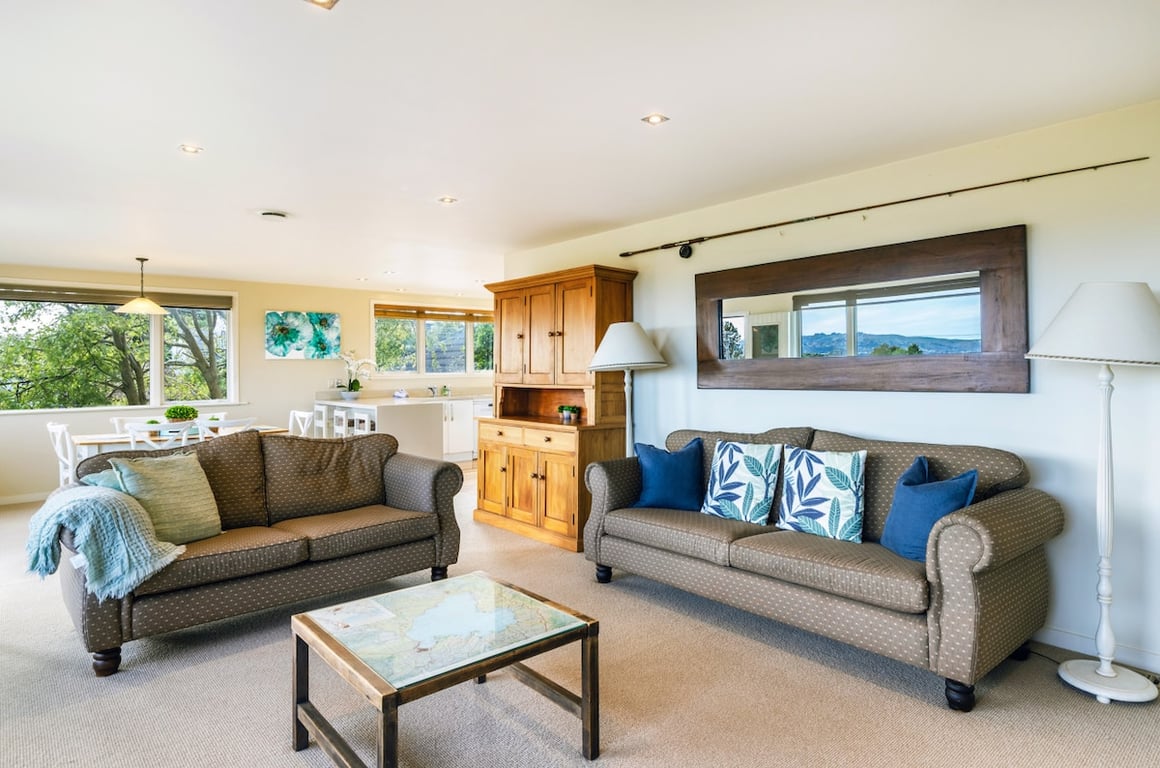 Great Lake Getaway - Your Spacious Taupo Retreat