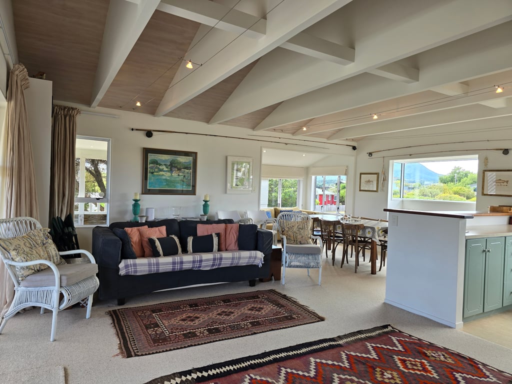 Heeni Street - Great Location Near The Lake