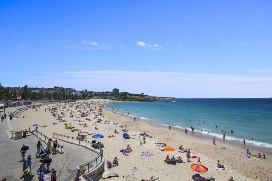 BREAM - Coogee Coastal Retreat | Sunny 2-Bed With Balcony & Lock-Up Garage