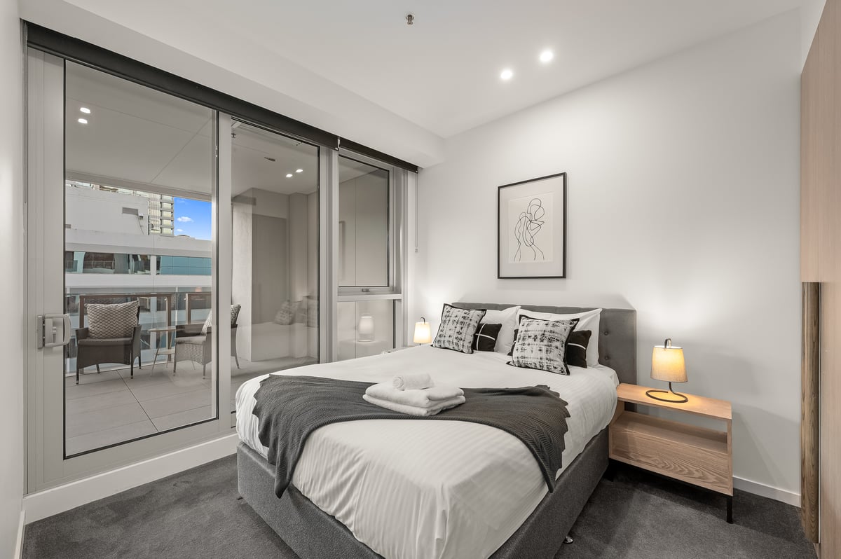 Iconic Fawkner Residence! 2 Bedrooms | 1 Bathroom | Free Parking