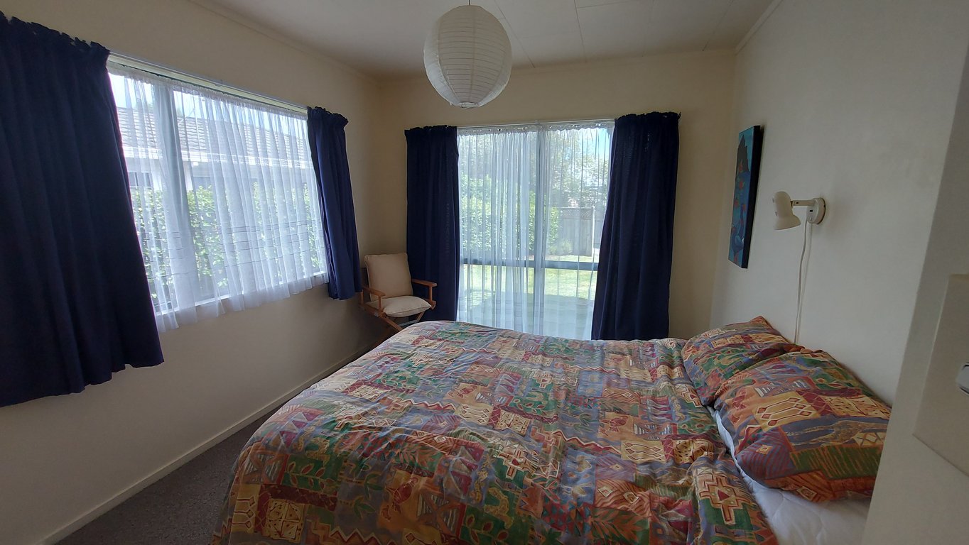 The Lake House - Wharewaka Point Bach
