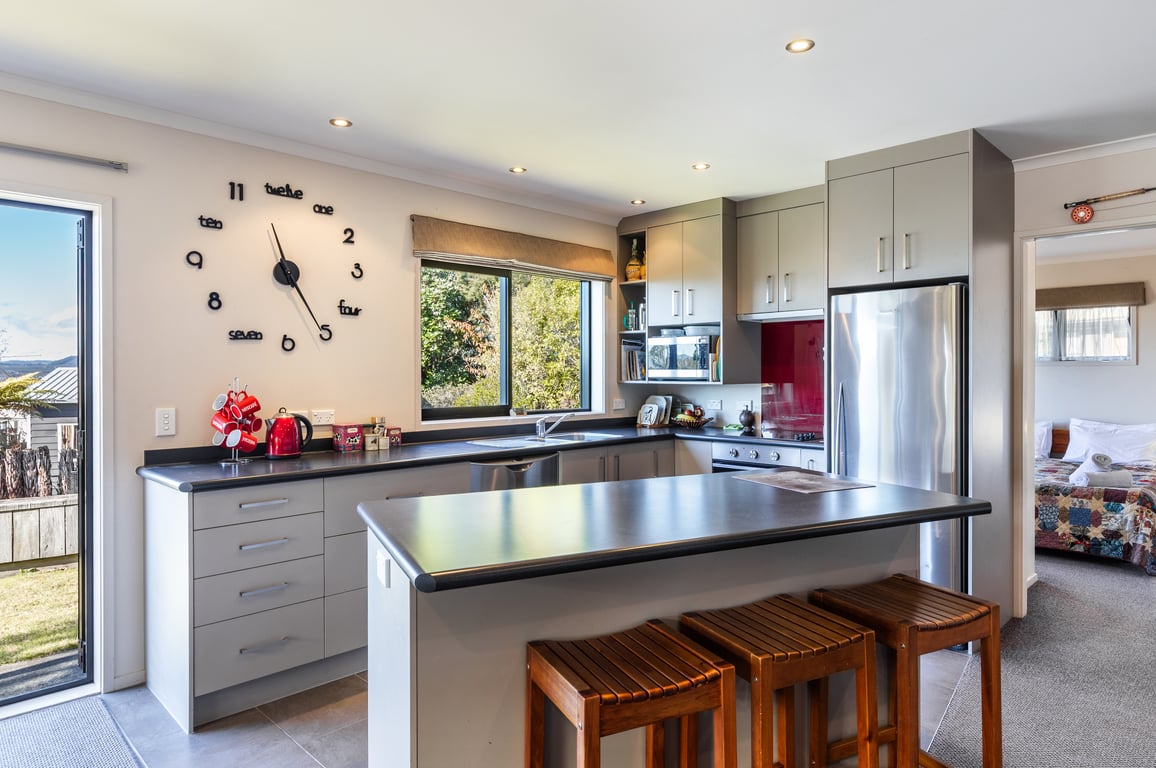 The Umpires Retreat - Quiet Home In Acacia Bay