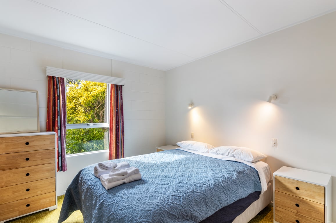 Classic Kiwi Bach By The Lake – Family Friendly In Five Mile Bay