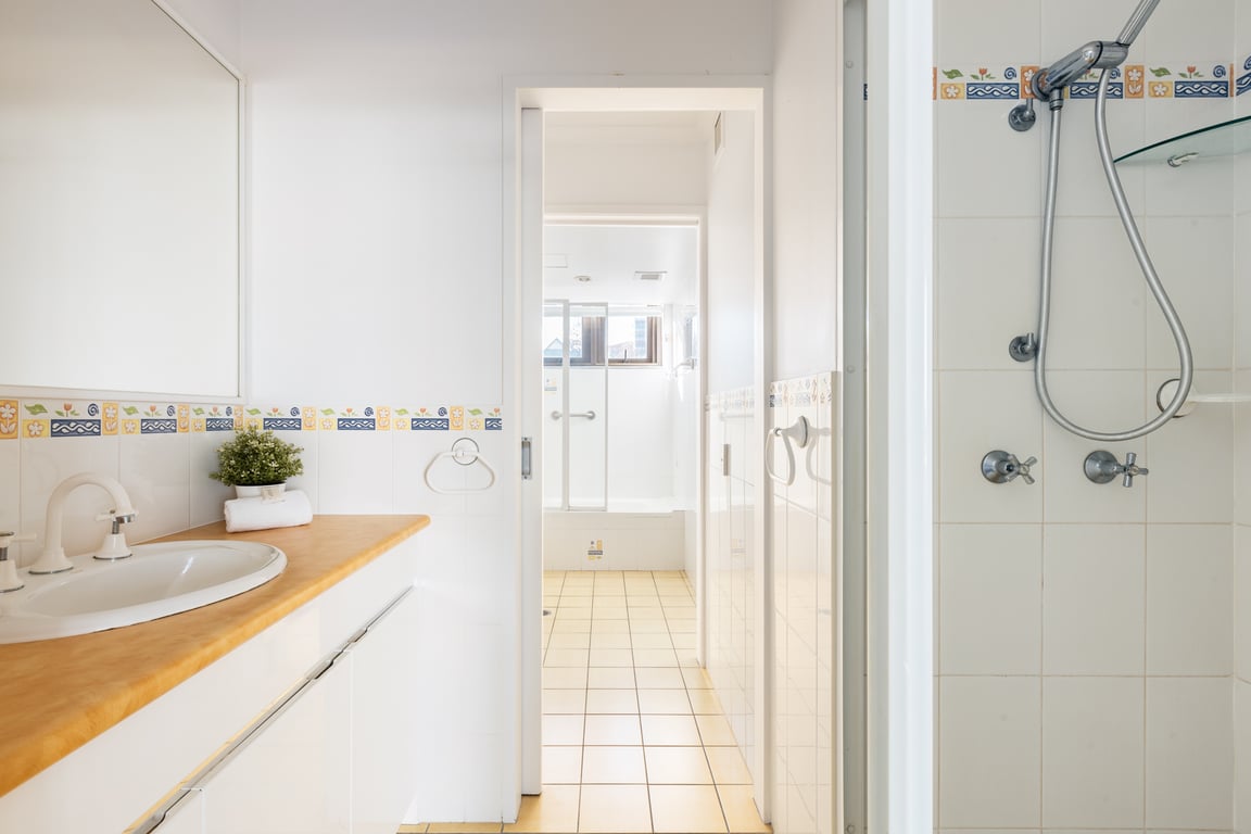 	 Town House 07- Ground level 2 Bedroom 2 Story Townhouse Superior