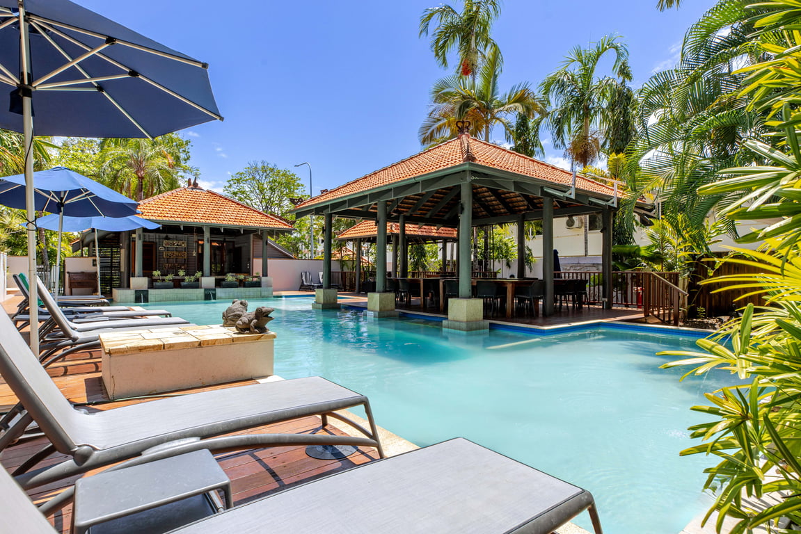 Deluxe King Garden View Apartment 