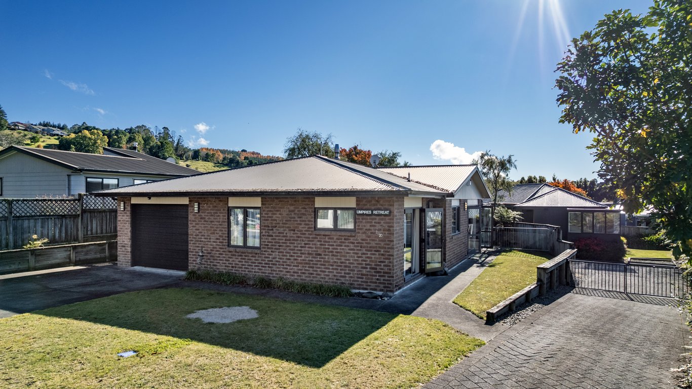 The Umpires Retreat - Quiet Home In Acacia Bay