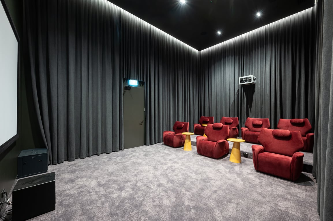 The Palais Peek Retreat @ 333STK