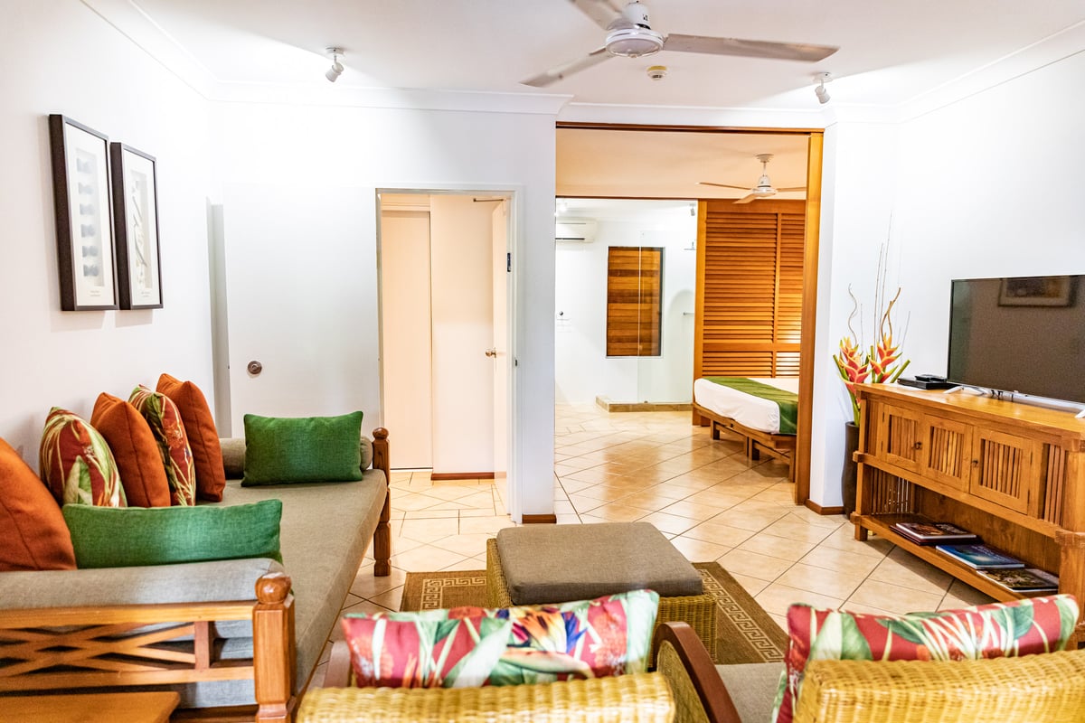 Deluxe 2 Bedroom Dual Key Pool View Apartment