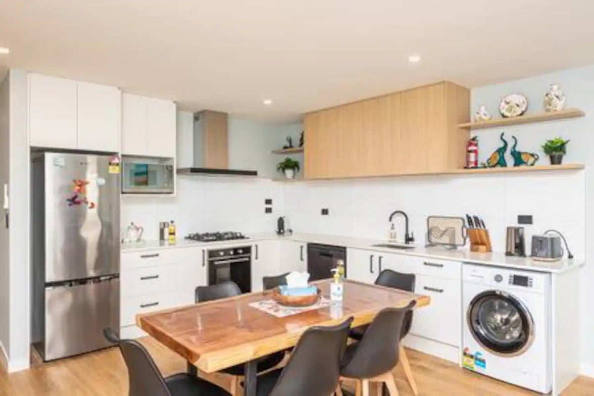 New, family friendly warm unit, mountain view