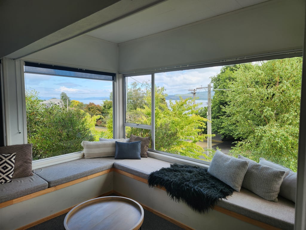 Rainbow Point Pad - Large Elevated Bach With Lake And Mountain Views Free Wi-Fi