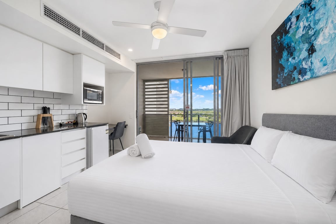 Studio Apartment - No Car Park (lake view on request)