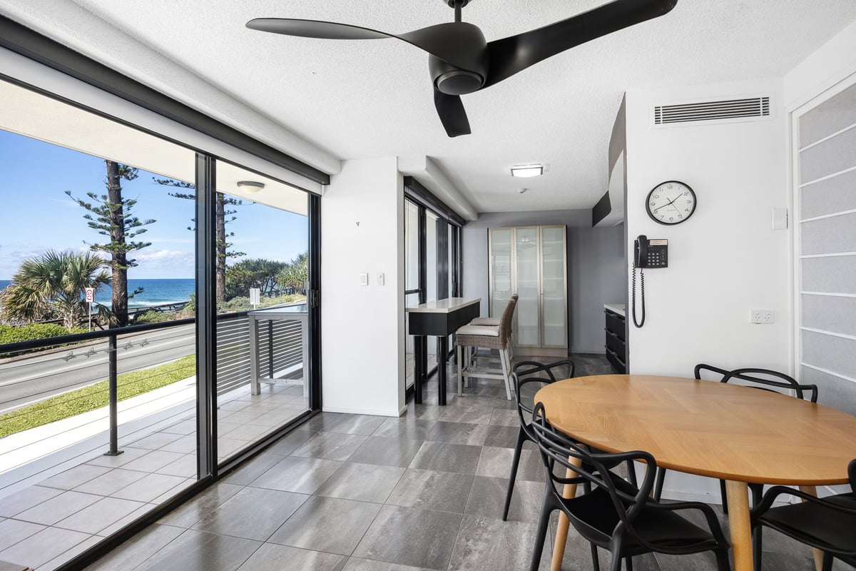 2 Bedroom Apartment Beachfront