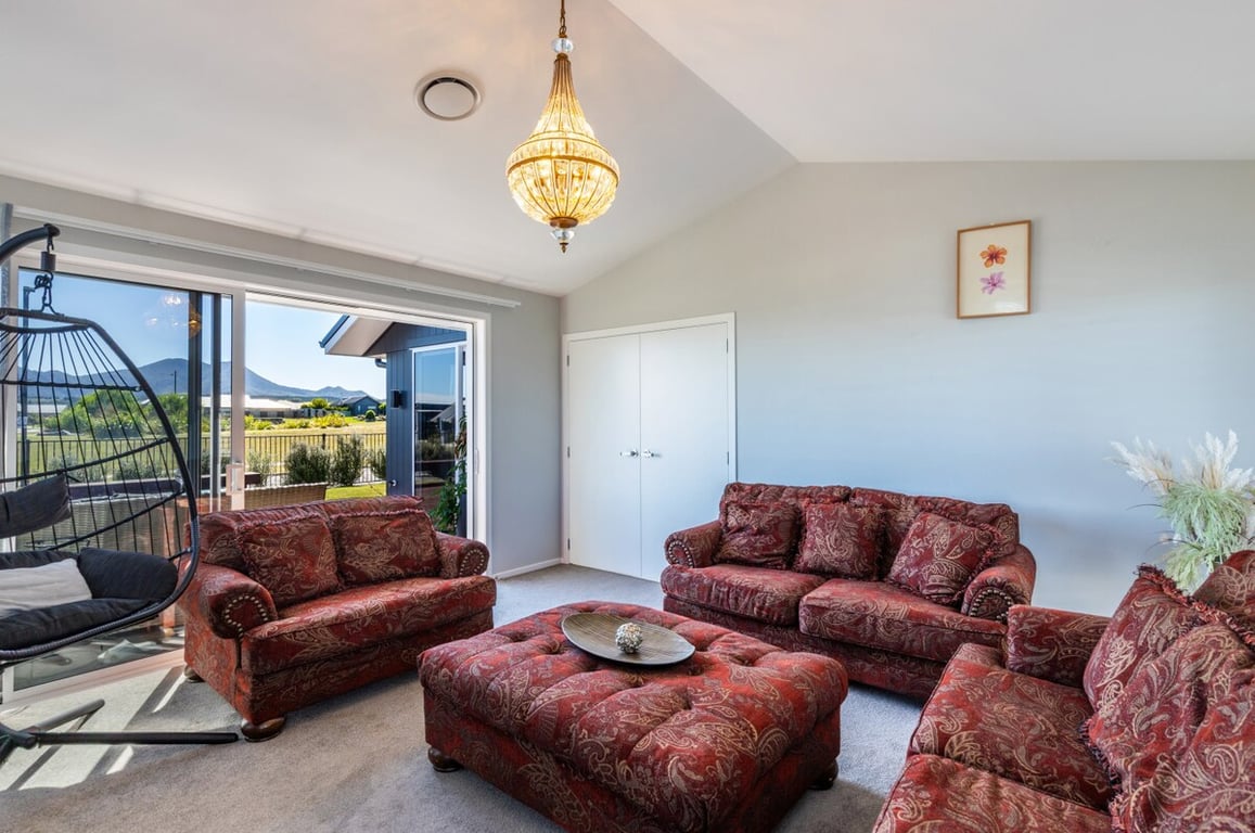 Parkside On Puna - A Modern Family Home Beside The Park