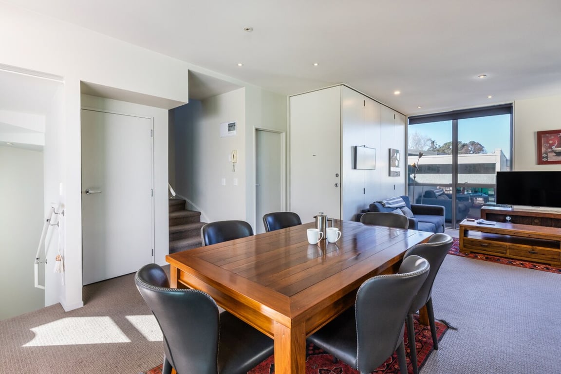 Modern Apartment Central With Wi-Fi & Linen