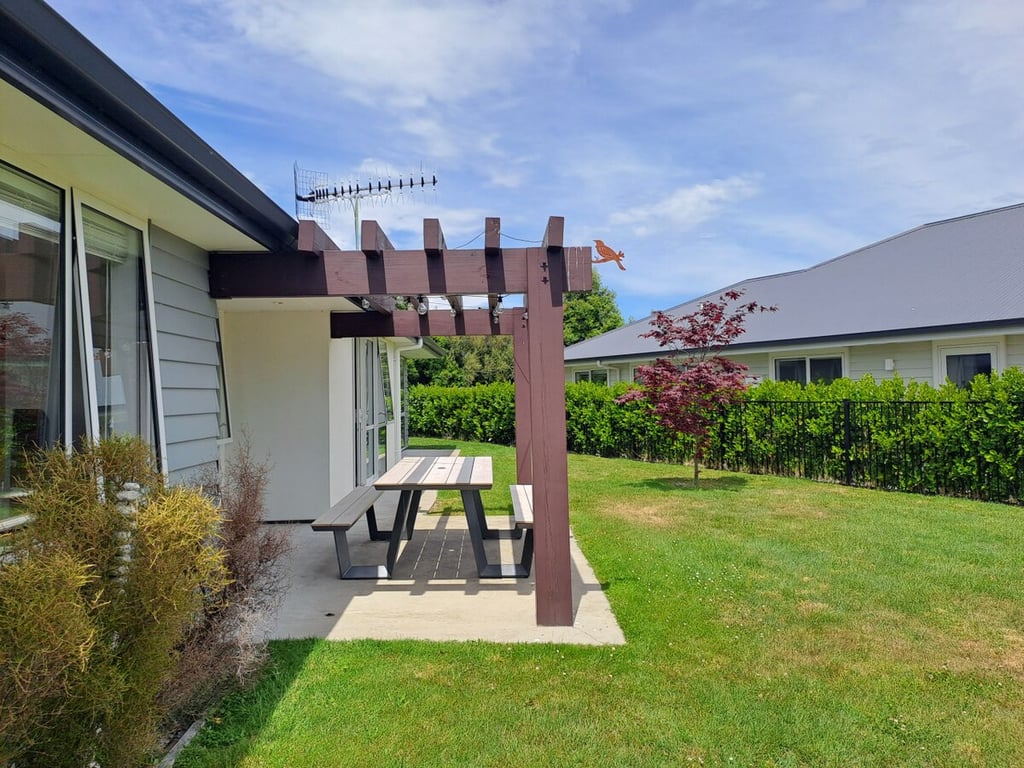 Beautifully Furnished Modern Home In A Quiet Area