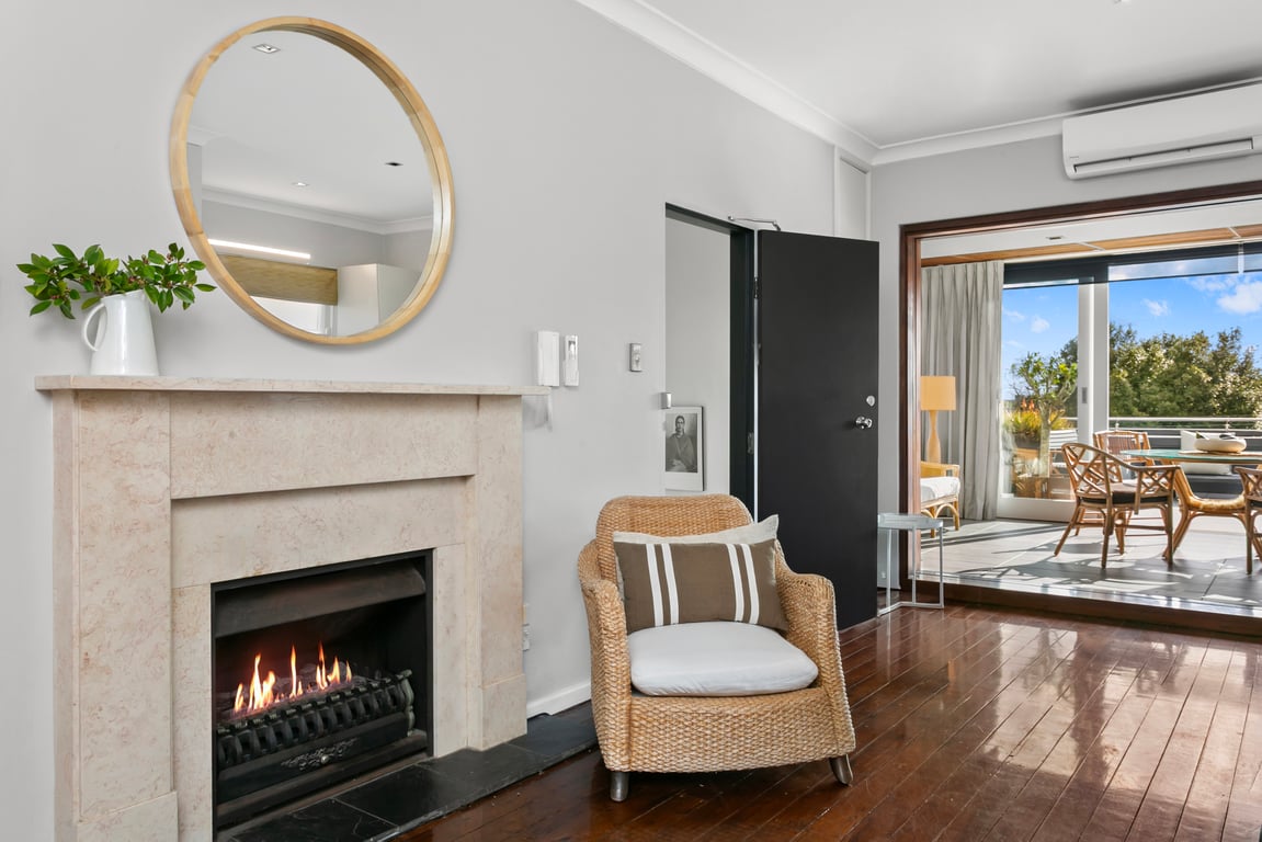 WAV64 - Charming Waverton Escape | Top-Floor 2-Bed With City & Harbour Views