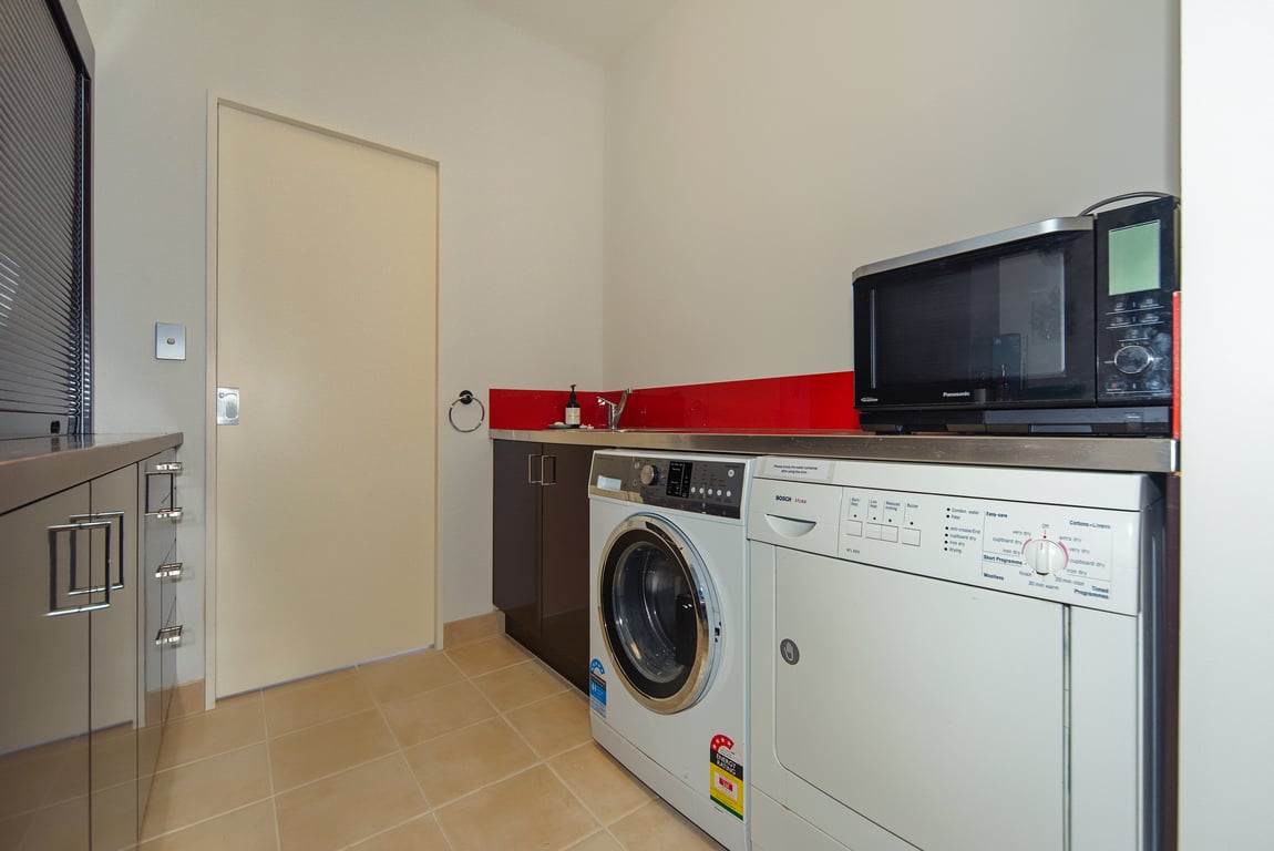 Pohutukawa House - Views, Pools, Serenity!