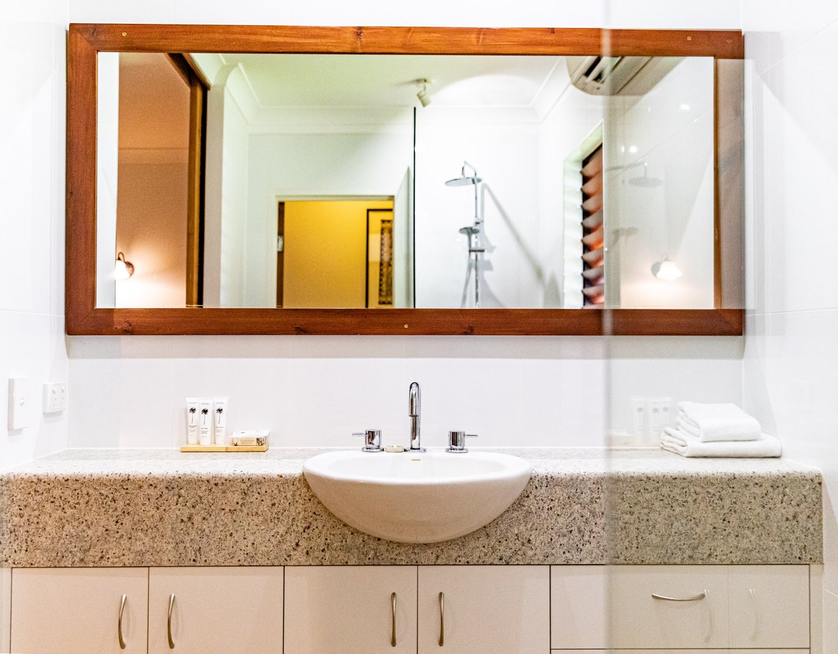 Deluxe King Pool View Apartment 