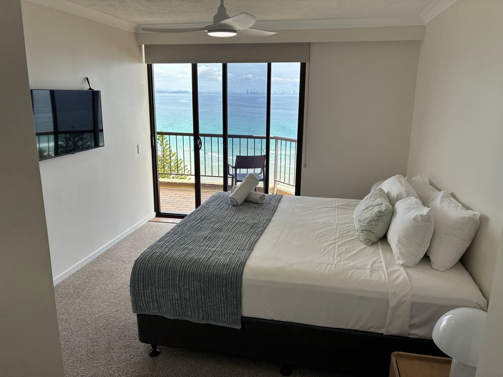 Apartment 46 Level 15 -2 Bedroom Luxury Apartment, Centre Unit 