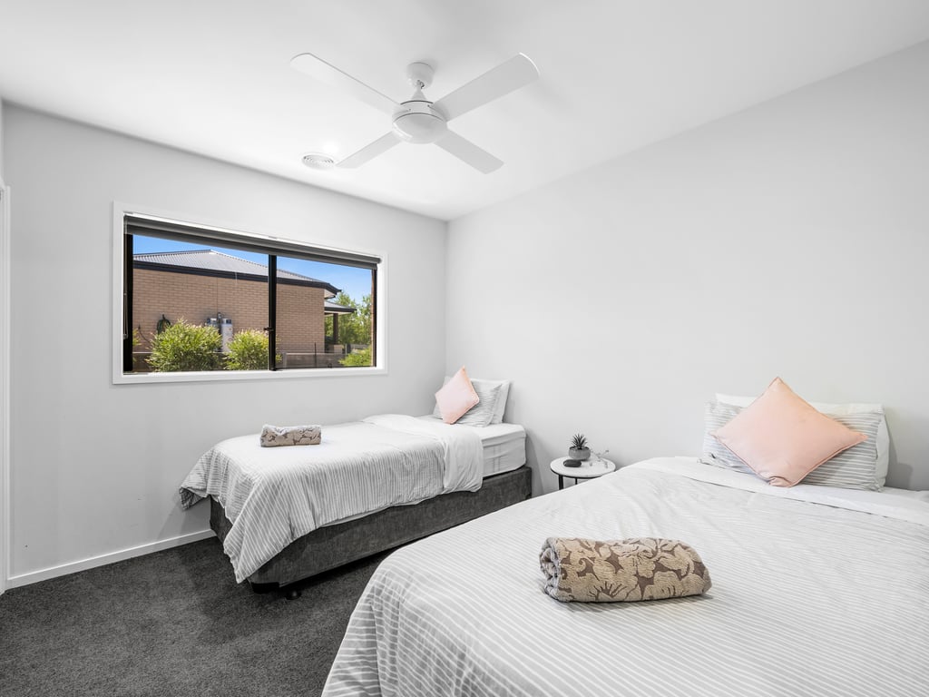 Dan's Rise - Family home with pool