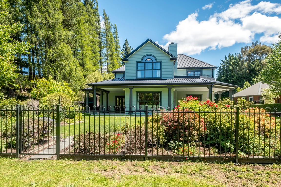 Fontainebleau Luxury Retreat