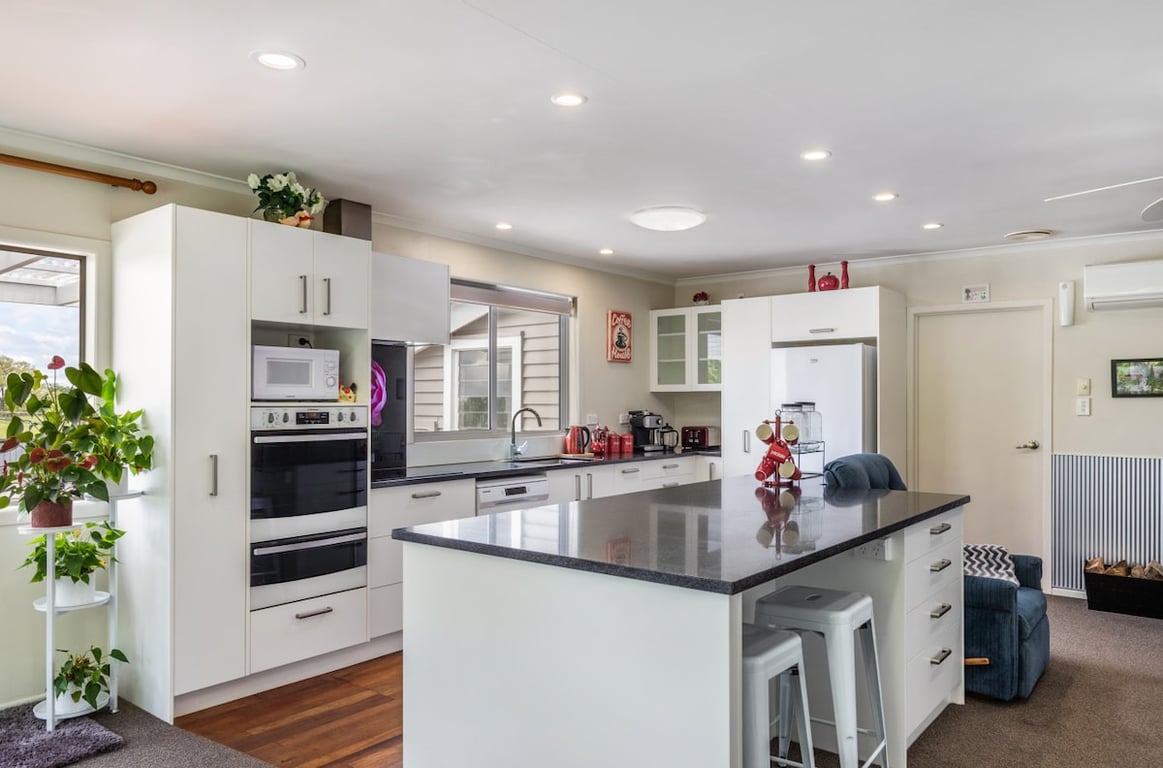 Whakaroa Retreat - Spacious Garden Getaway Near Taupo