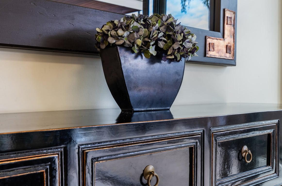 Central Stylish Apartment - Walk To Lake Shops & Cafes
