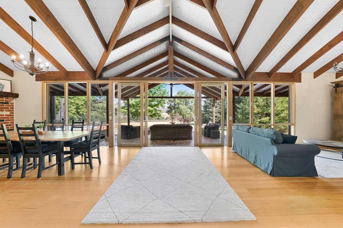 Yarrowood - Country Retreat near Lake Nillahcootie