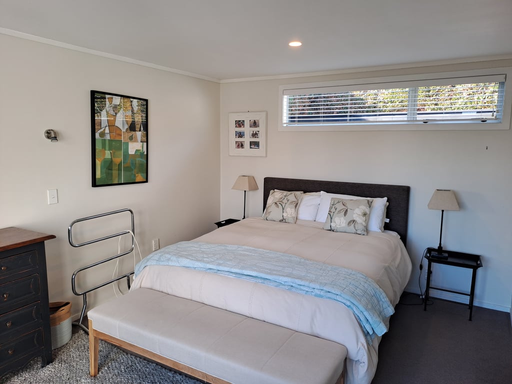 Teti Bay Bach - Great Outdoor Living And Just A Short Walk To The Lake!