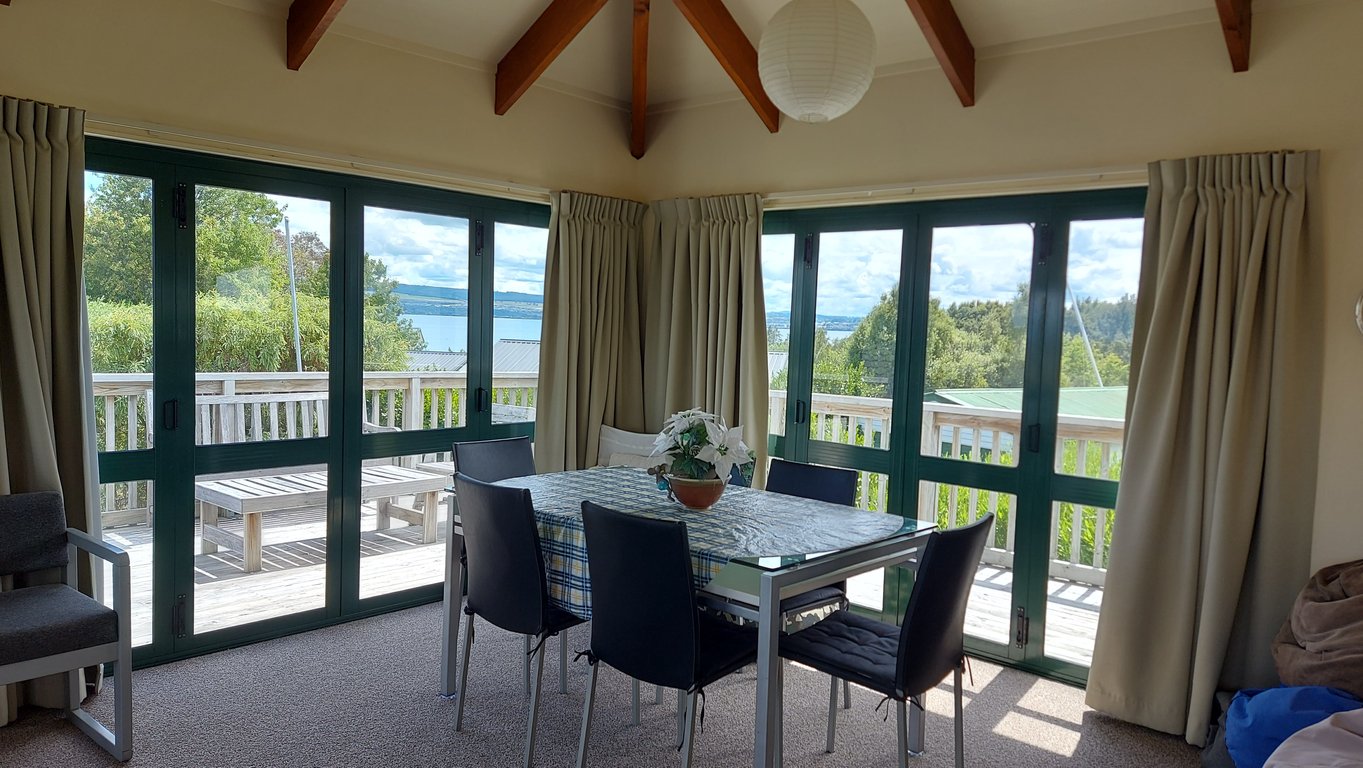 The Lake House - Wharewaka Point Bach