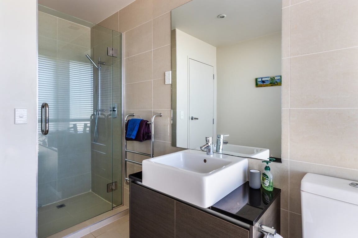 Modern Apartment Central With Wi-Fi & Linen