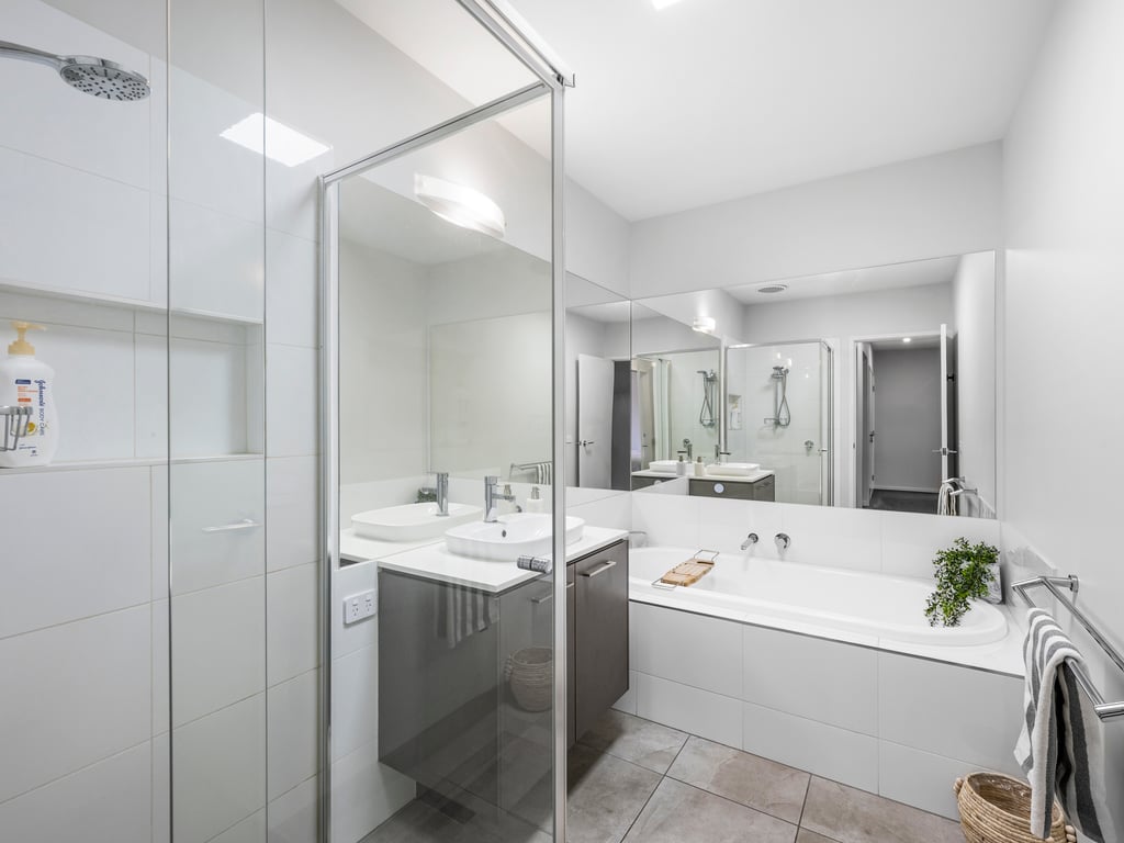 Dan's Rise - Family home with pool