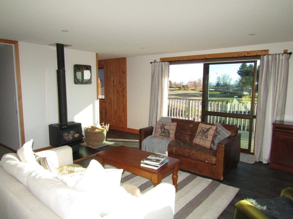 Grace Crescent - Large And Modern Family Home