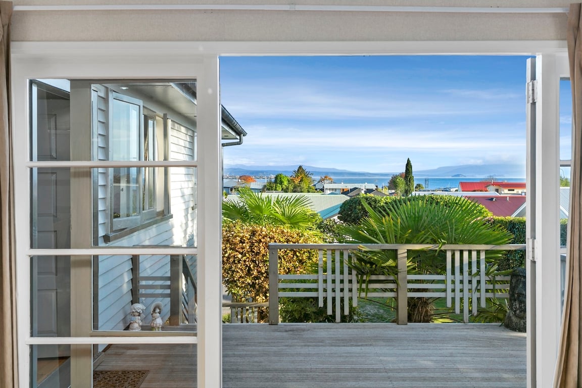 Cottage Lane - Central With Lake Views