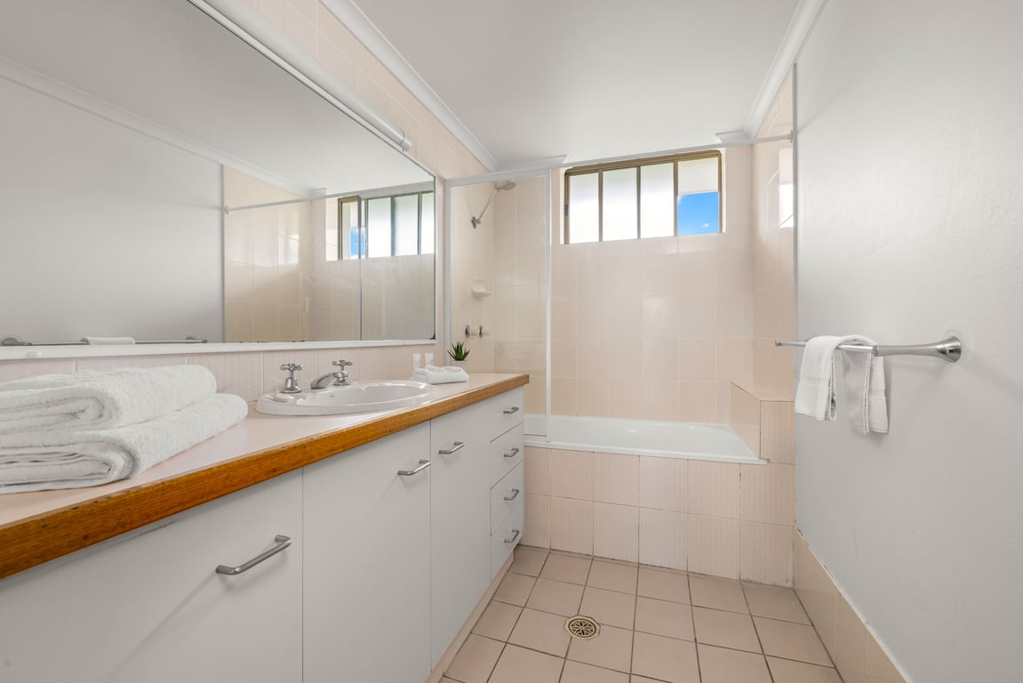 2 Bedroom Pool and Ocean Views- Unit 21 with A/C