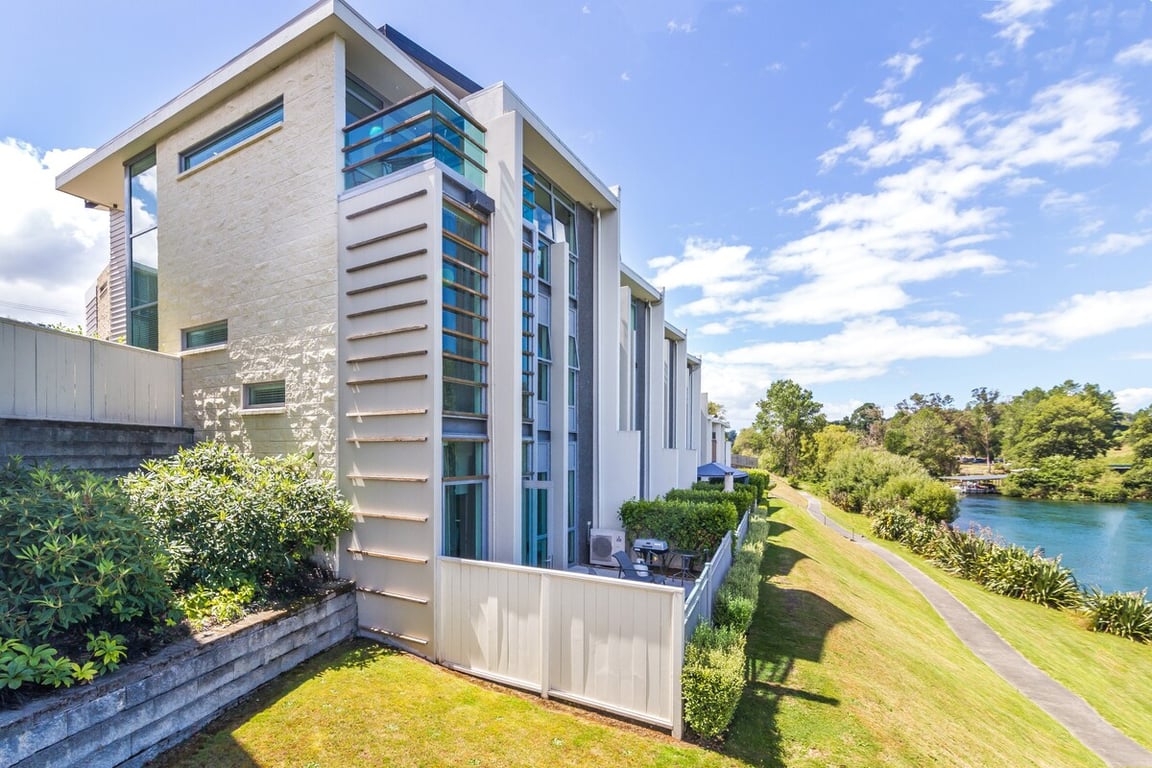 Modern Apartment Close To Town With Great Views