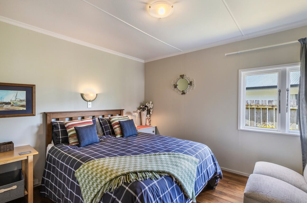 Plum Tree Retreat - Centrally Located Cottage