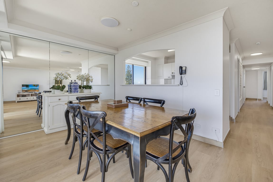 3 Bedroom Ocean View, 1 Queen, 4 Single Beds