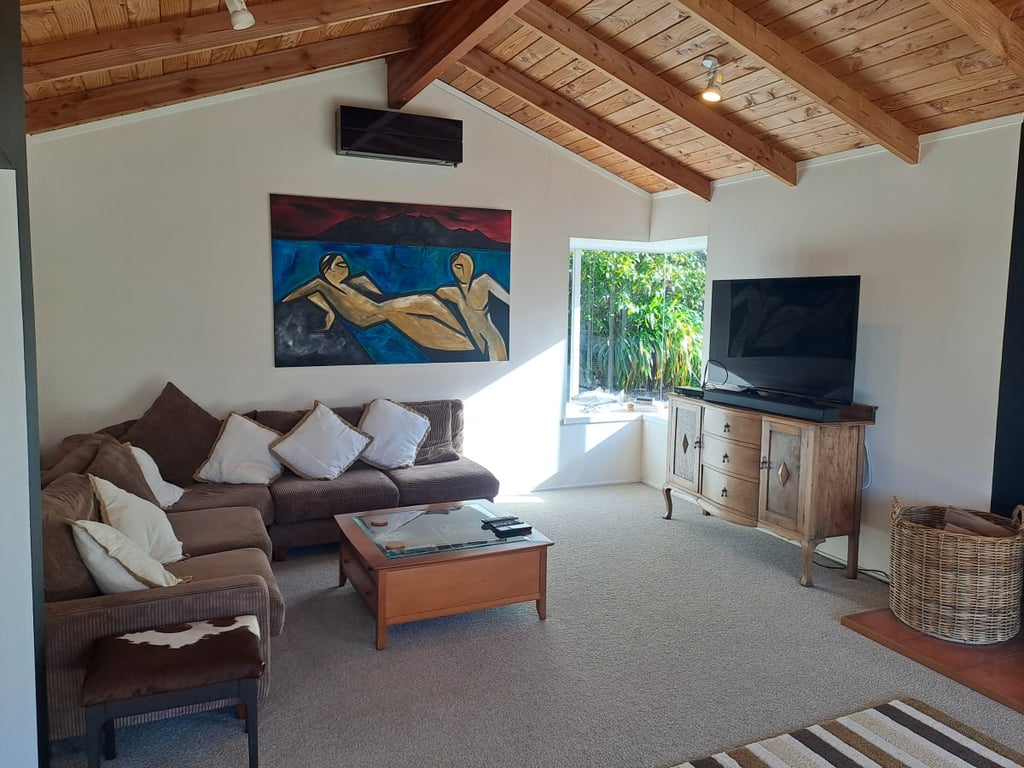 Te Urunga Place - Modern Comfort Near The Lake