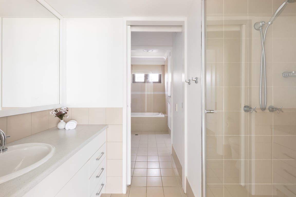 	 Town House 07- Ground level 2 Bedroom 2 Story Townhouse Superior