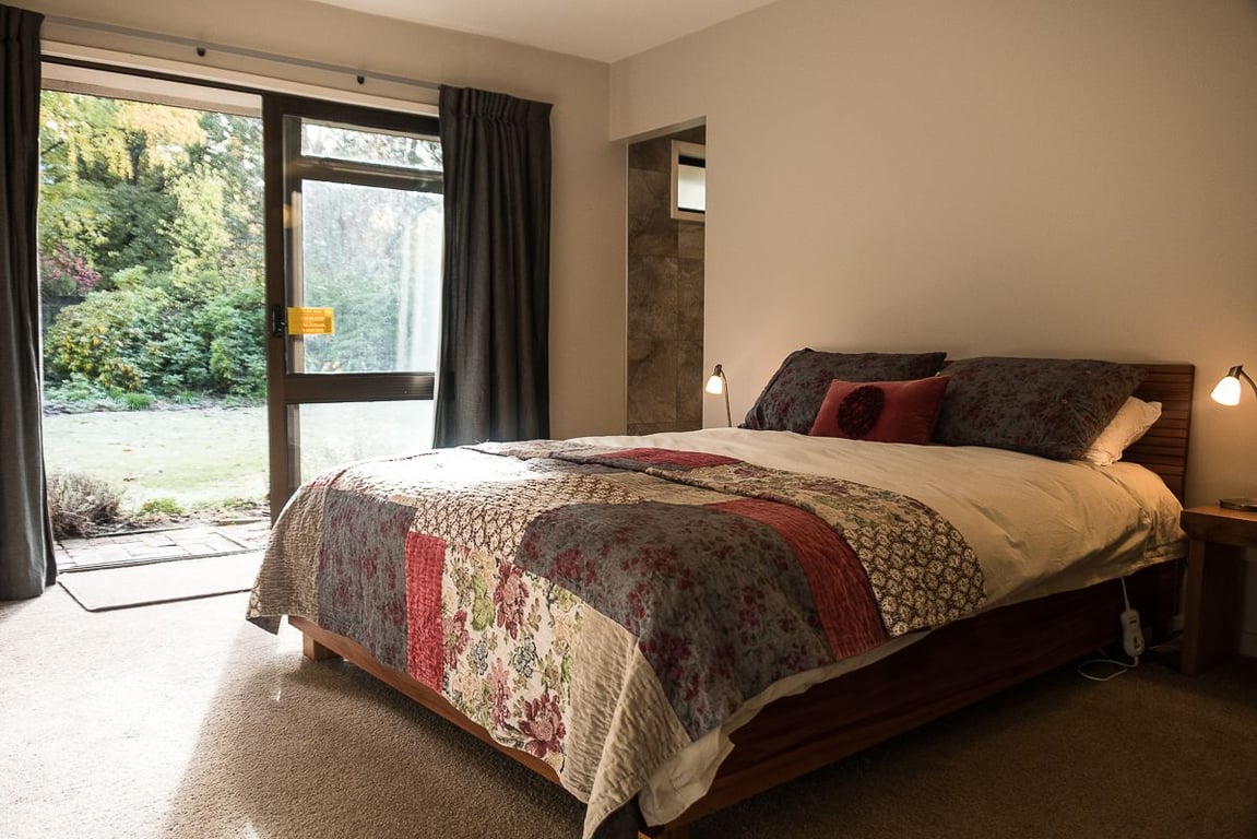 Retreat on Cheltenham (Pet Friendly) 