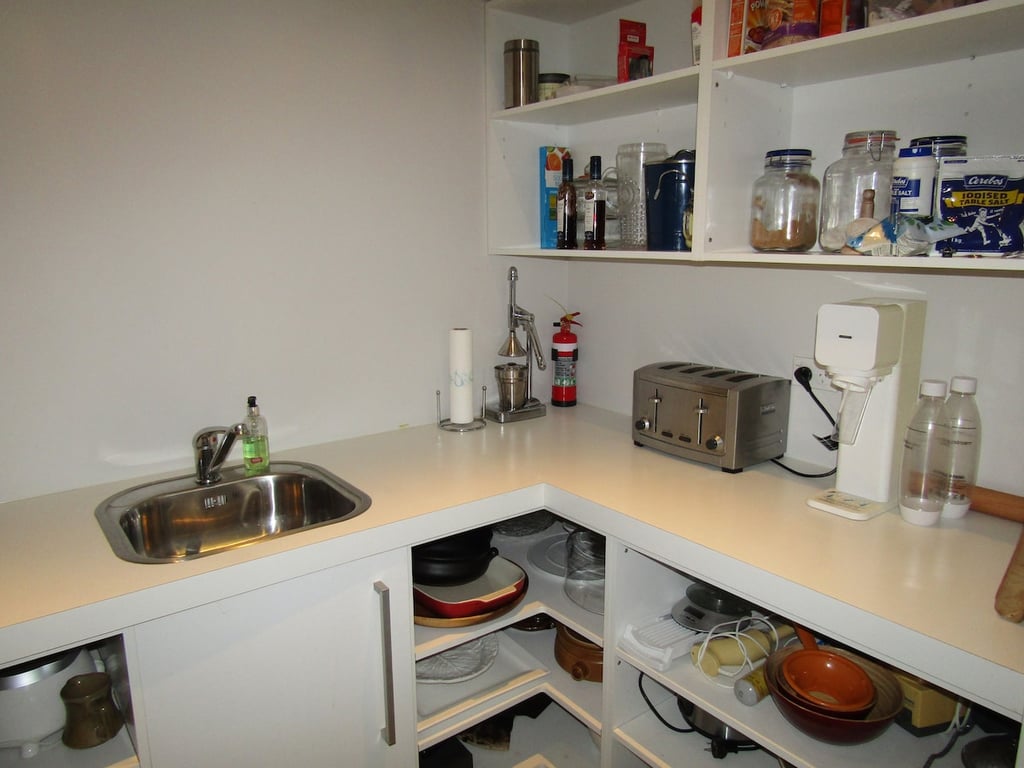 Large Modern Home Great Location & Has Wifi