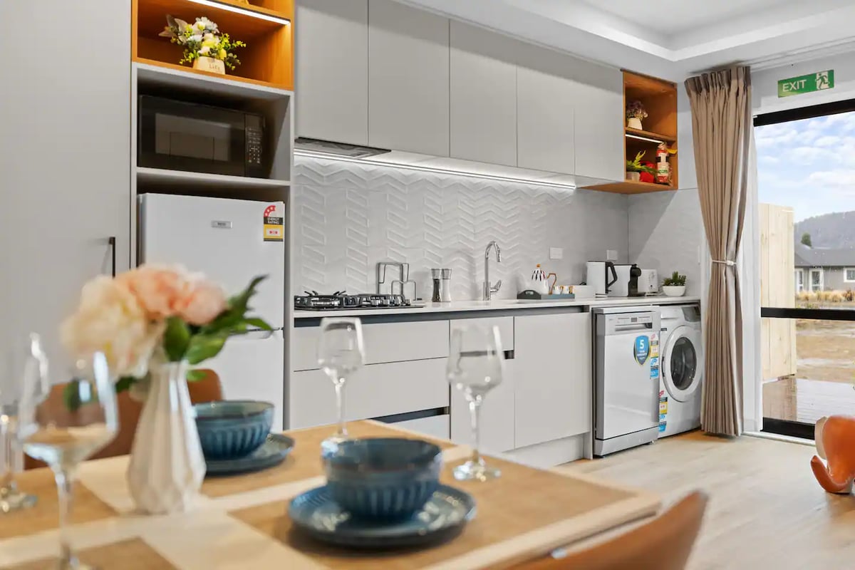 New warm modern family friendly /Unit4/2bedroom