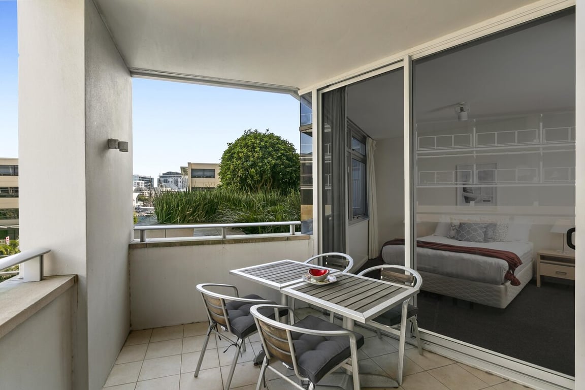 SHE35 - CBD Crib | Water Glimpses Meets Poolside Living
