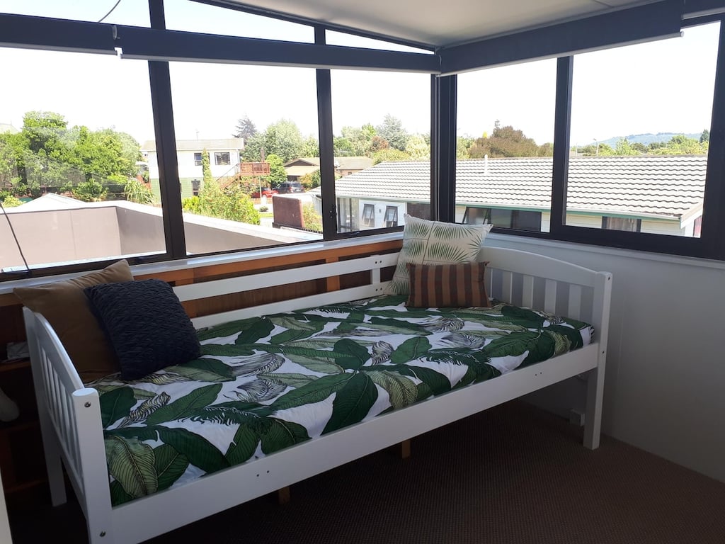 Spacious Family Home With Wi-Fi & Walk To The Lake