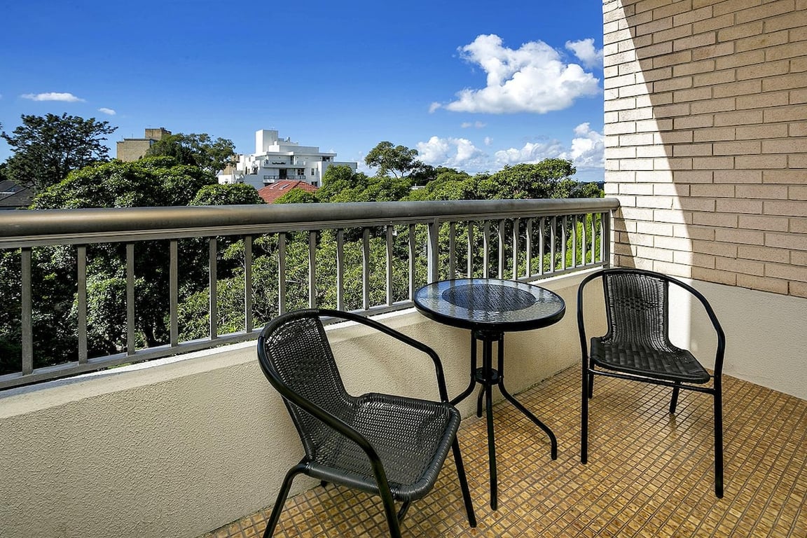 HAMP1 - Cremorne Comfort | Sunlit Sunroom With Leafy Views