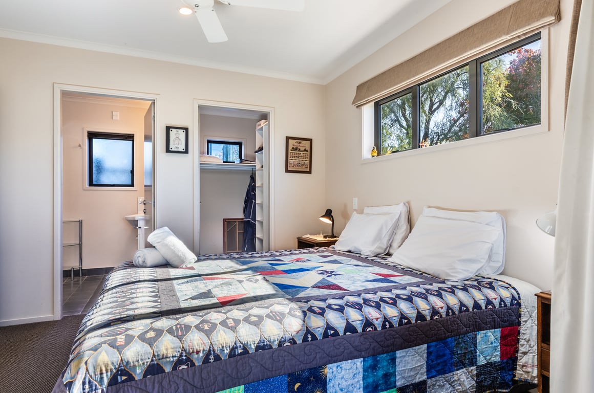 The Umpires Retreat - Quiet Home In Acacia Bay