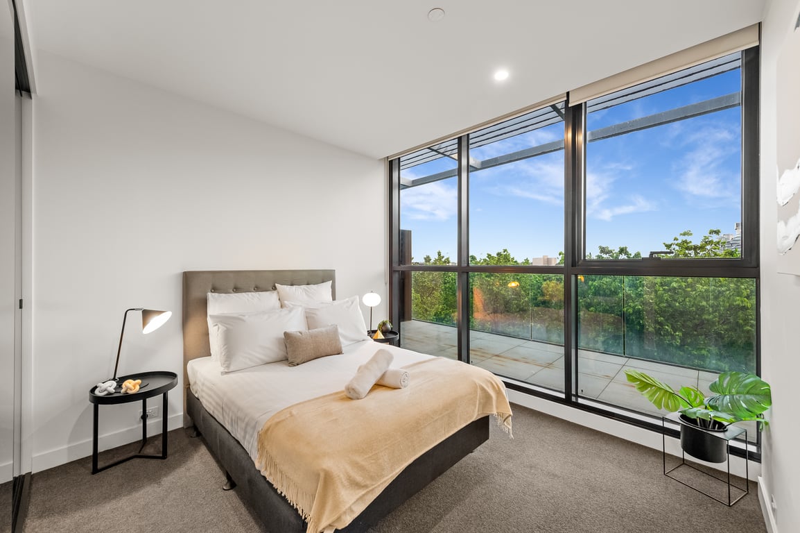 Parkside Perfection Near The CBD! 2 Bedrooms | 1 Bathroom | Free Parking