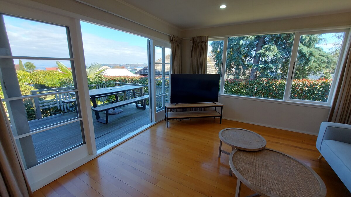 Cottage Lane - Central With Lake Views