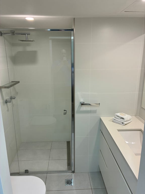 Apartment 46 Level 15 -2 Bedroom Luxury Apartment, Centre Unit 